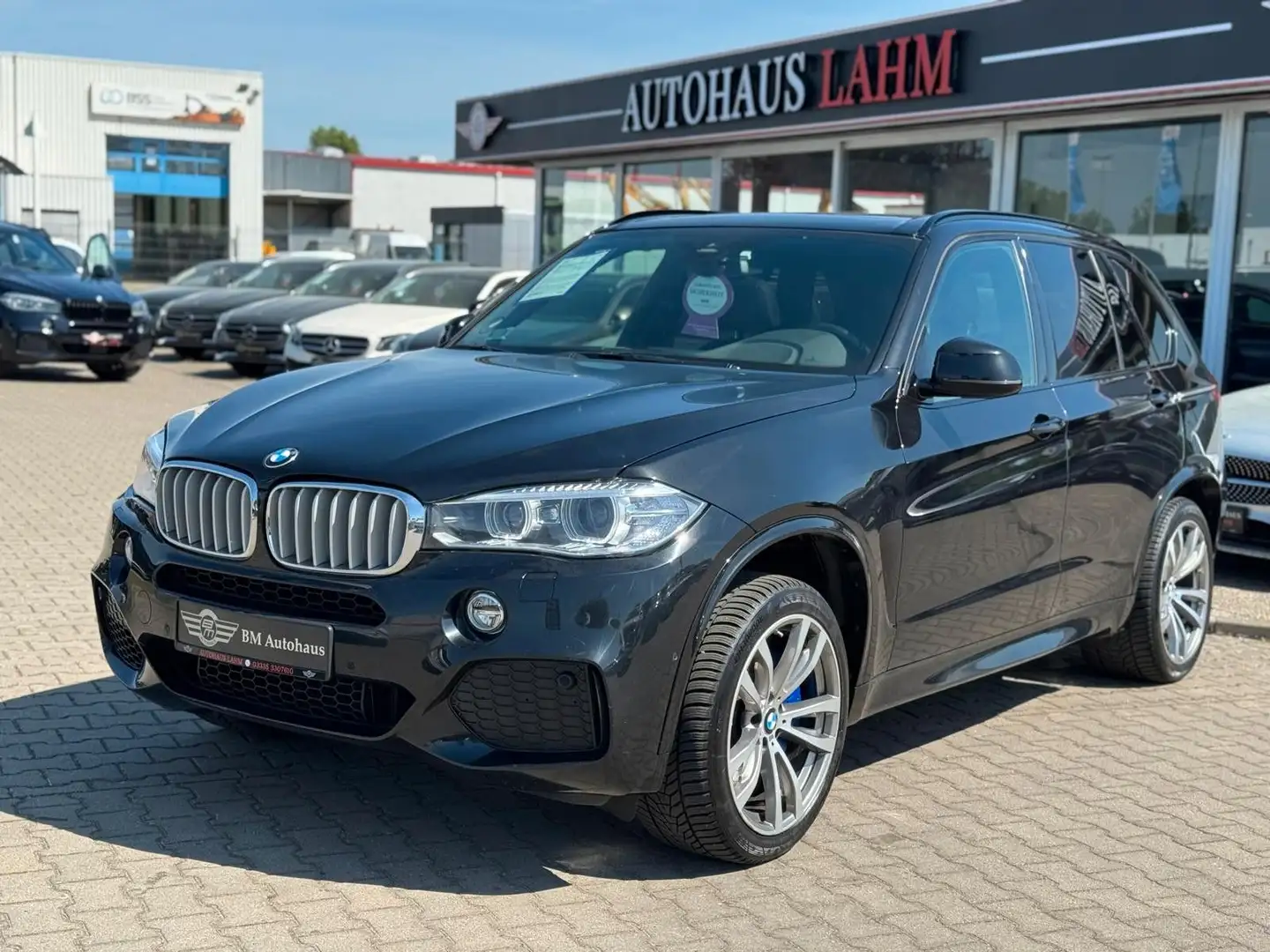 BMW X5 xDrive50i"M-SPORT-AUTOMATIK"PANO*AHK*KEYLESS* Schwarz - 2