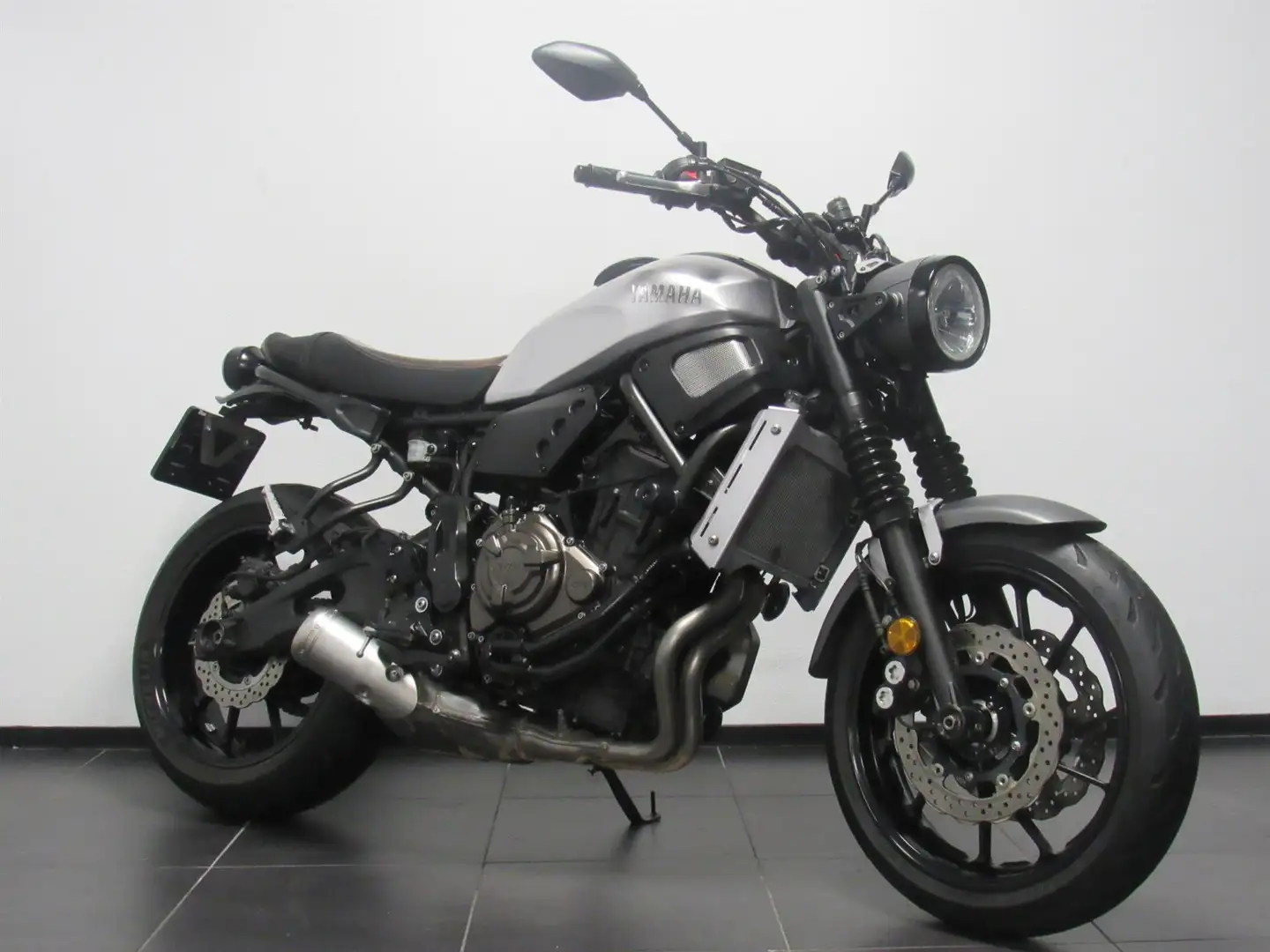 Yamaha XSR 700 ABS Šedá - 2