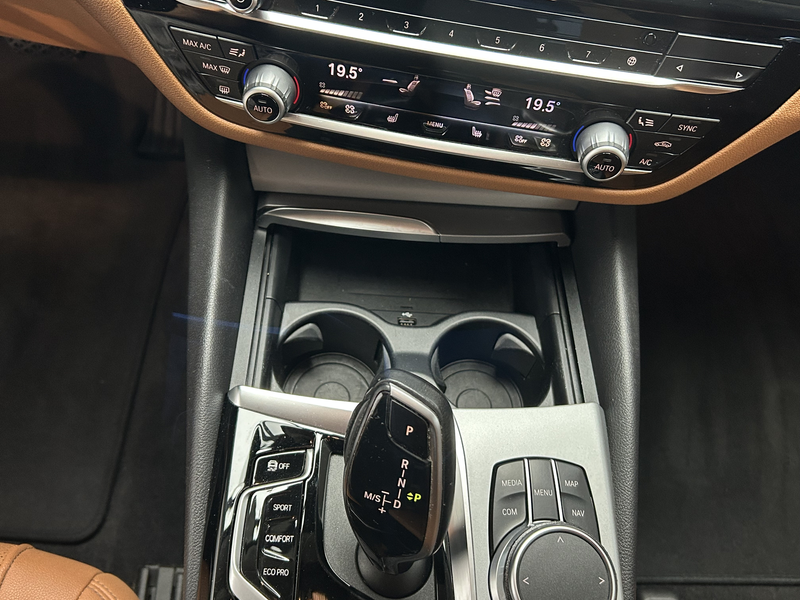 BMW 530 xDrive*AHK*ACC*CarPlay*LED*Navi*R-Cam*I-Hand — photo 23