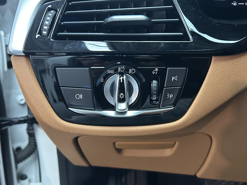 BMW 530 xDrive*AHK*ACC*CarPlay*LED*Navi*R-Cam*I-Hand — photo 25