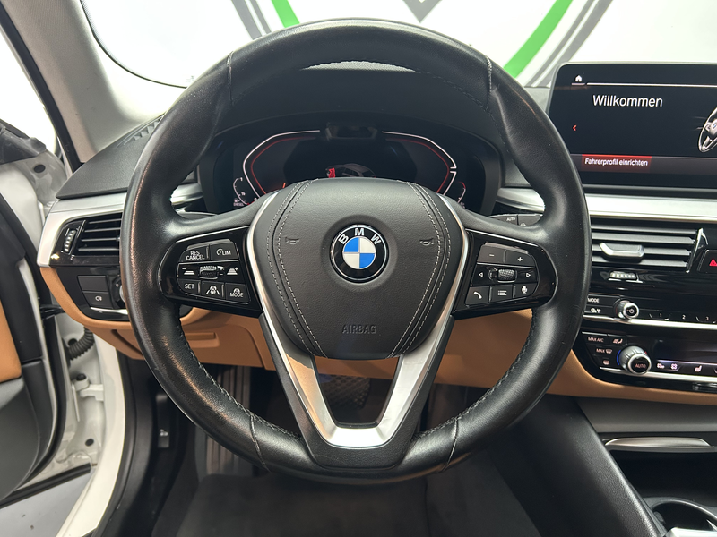 BMW 530 xDrive*AHK*ACC*CarPlay*LED*Navi*R-Cam*I-Hand — photo 17