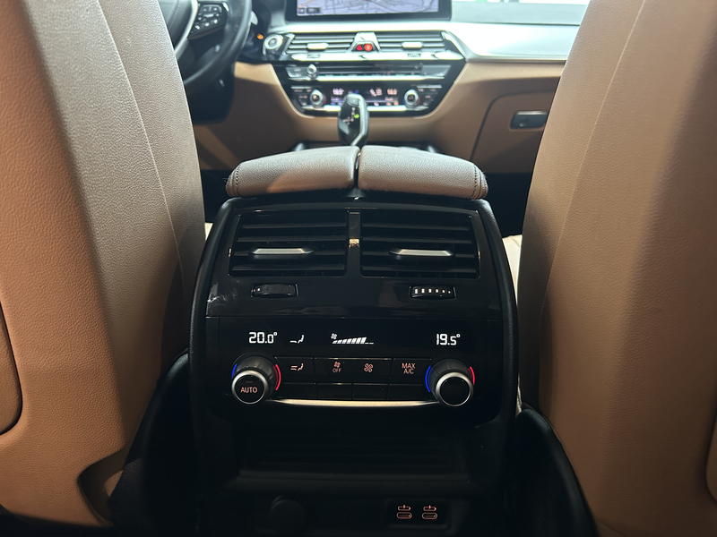 BMW 530 xDrive*AHK*ACC*CarPlay*LED*Navi*R-Cam*I-Hand — photo 2