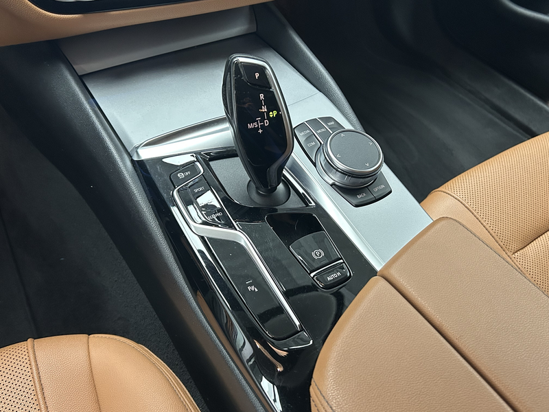 BMW 530 xDrive*AHK*ACC*CarPlay*LED*Navi*R-Cam*I-Hand — photo 24