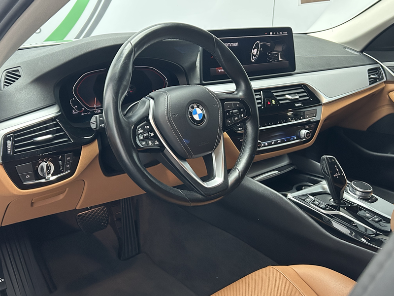 BMW 530 xDrive*AHK*ACC*CarPlay*LED*Navi*R-Cam*I-Hand — photo 16
