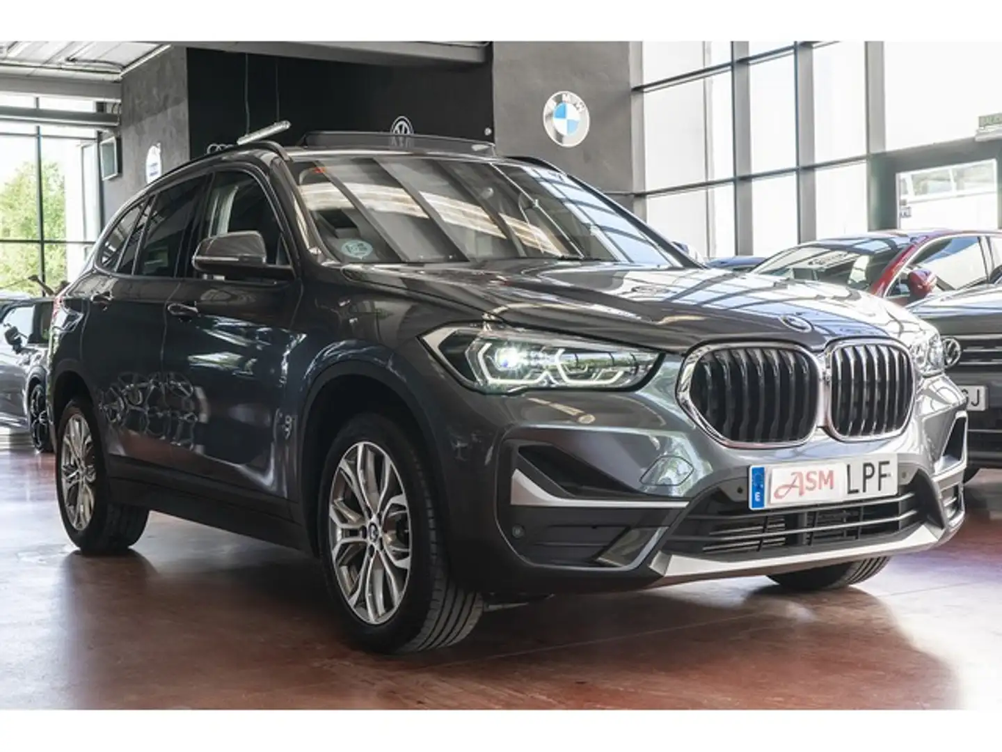 BMW X1 sDrive 18iA Gris - 2