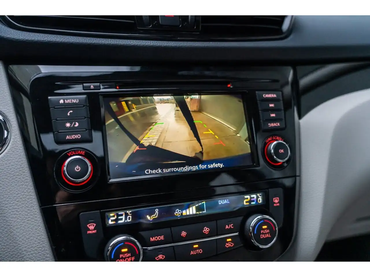 Nissan Qashqai снимка Nissan Qashqai