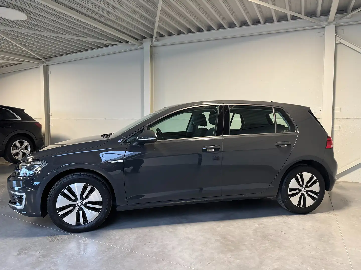 Volkswagen e-Golf 100% Elektrisch - Navi - Apple CarPlay - Android Šedá - 2