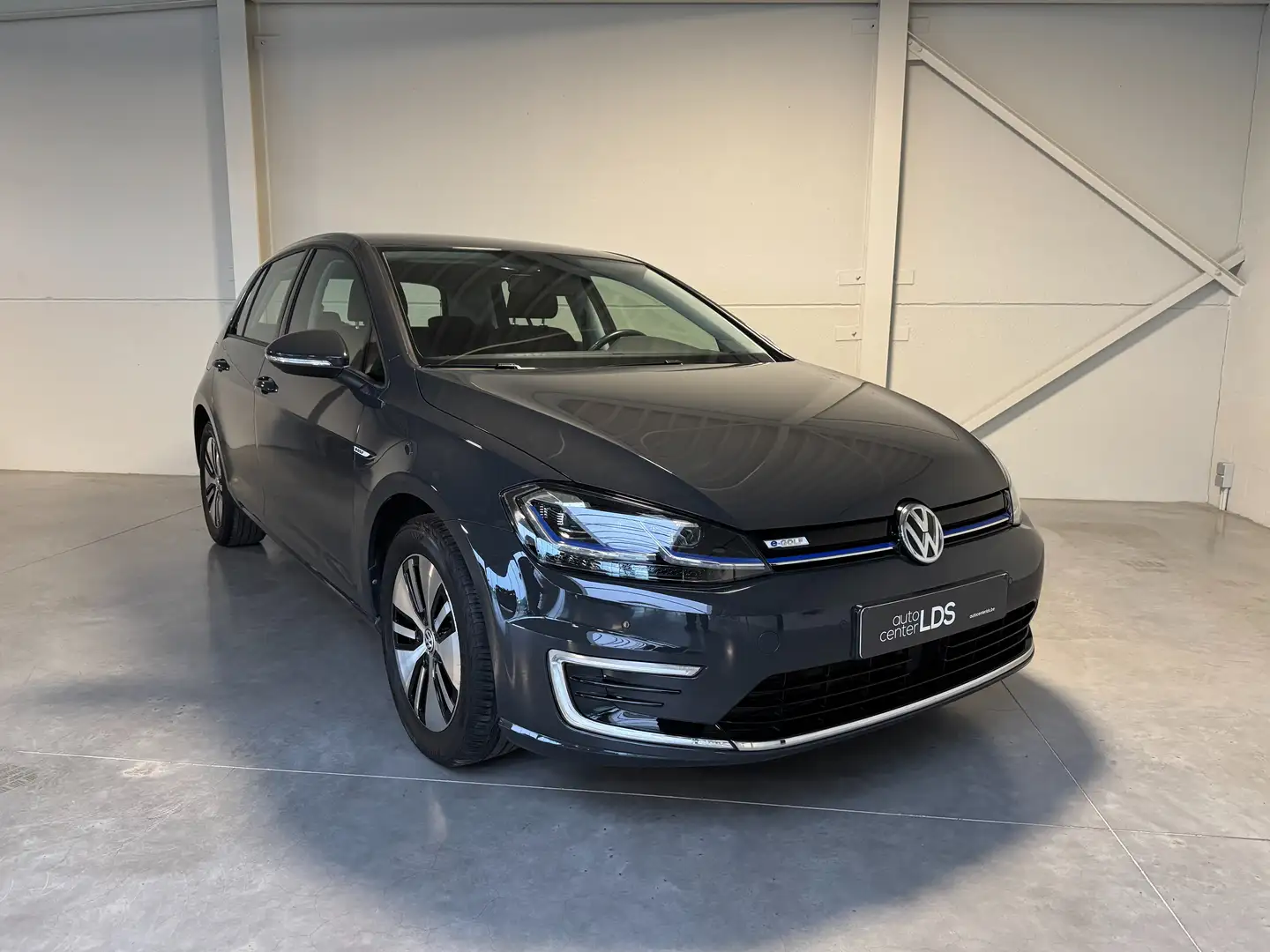 Volkswagen e-Golf 100% Elektrisch - Navi - Apple CarPlay - Android Šedá - 1