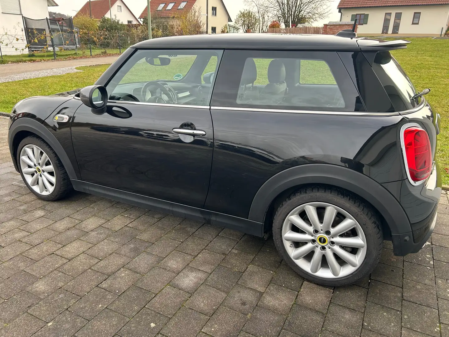 MINI Cooper SE Cooper SE Trim M Navi RFK KoZg LED Sommer/Winter Schwarz - 2
