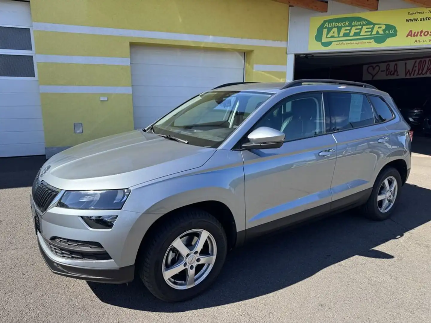 Skoda Karoq City TSI - nur 50.000km mit AHV -1Besitz TOP Grau - 1