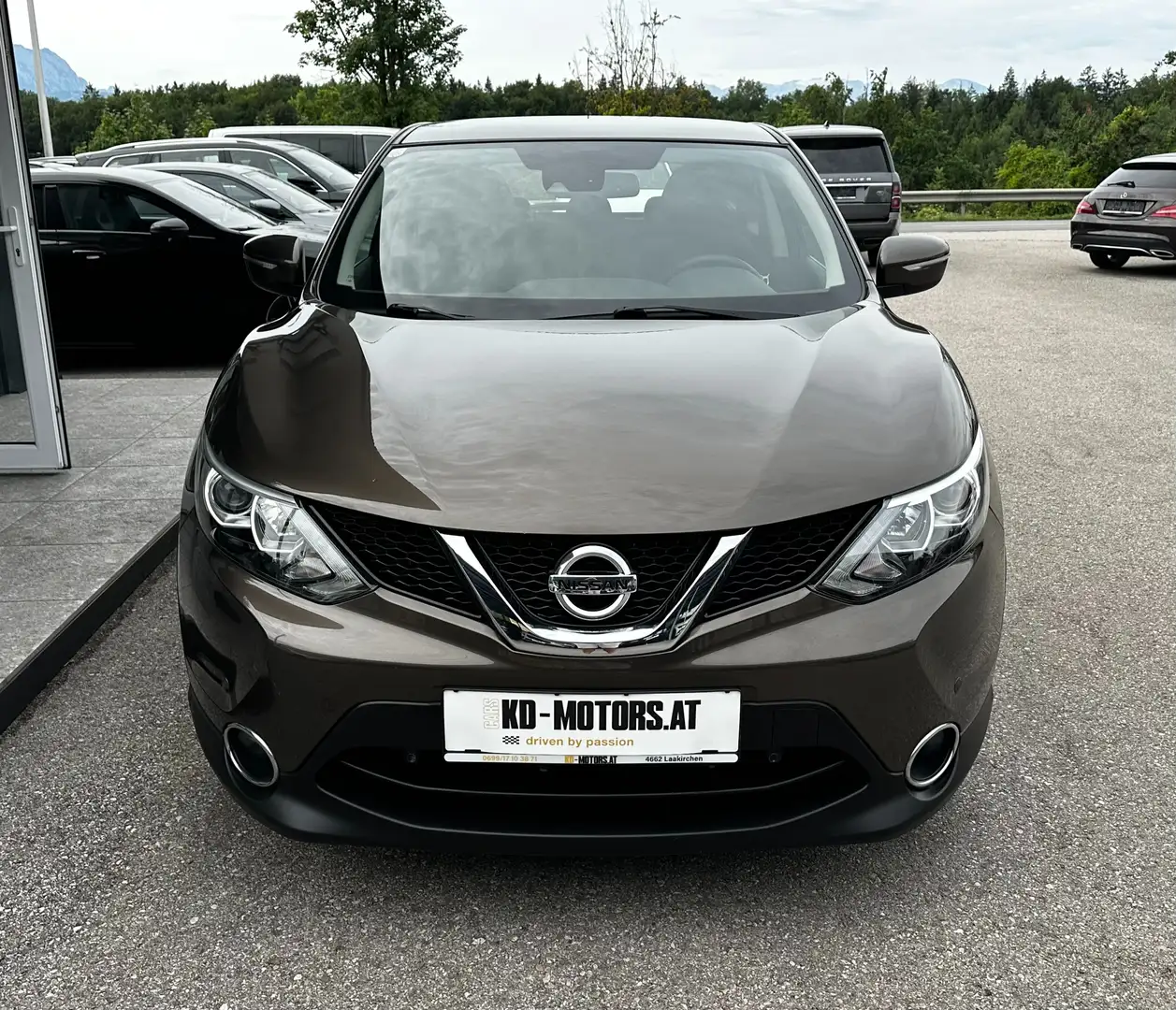 Nissan Qashqai Diesel Aut. *1.Besitz*R-Kamera*Navi*PDC*Tempomat* Braun - 2