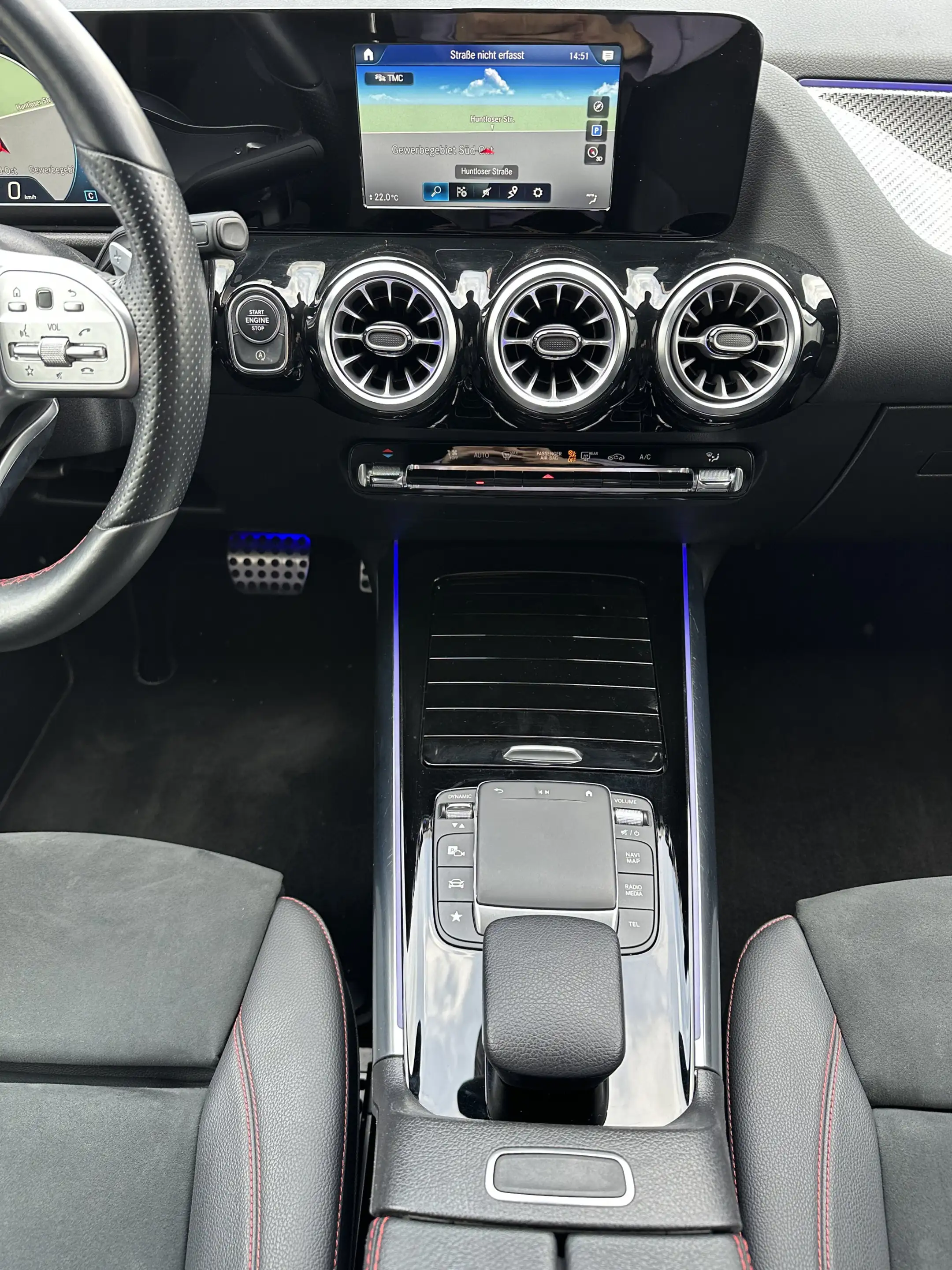 Mercedes-Benz GLA 220 4Matic AMG-Line NAV+LED+KAMERA+PANORAMA — photo 14