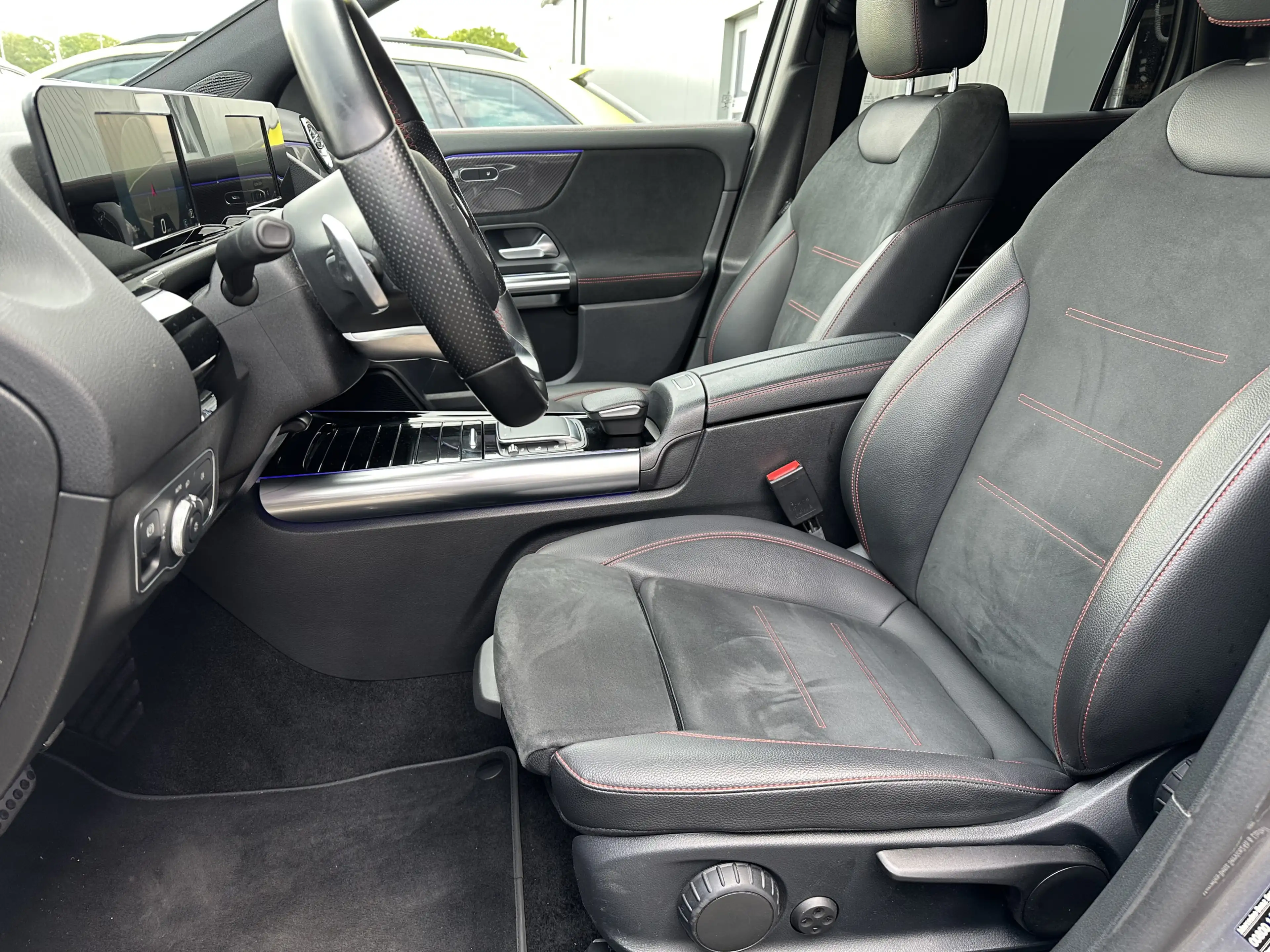 Mercedes-Benz GLA 220 4Matic AMG-Line NAV+LED+KAMERA+PANORAMA — photo 11