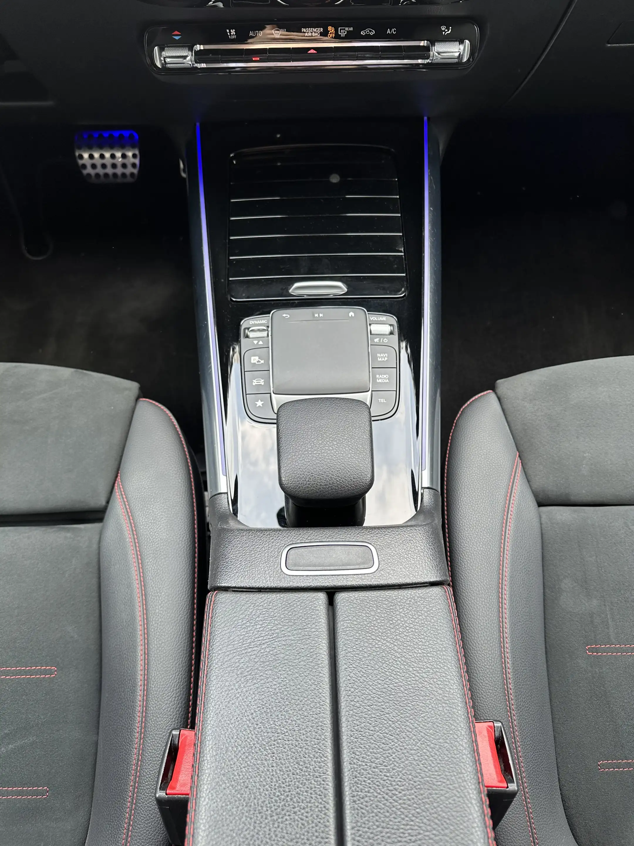 Mercedes-Benz GLA 220 4Matic AMG-Line NAV+LED+KAMERA+PANORAMA — photo 15