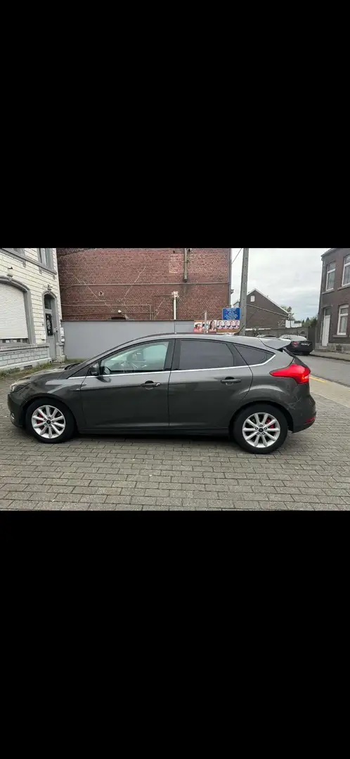 Ford Focus 2.0 TDCi Titanium PowerShift Gris - 2