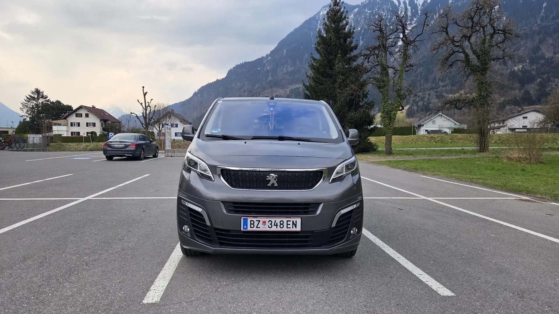 Peugeot Traveller Business VIP L2 BlueHDI 150 S&S Grau - 2