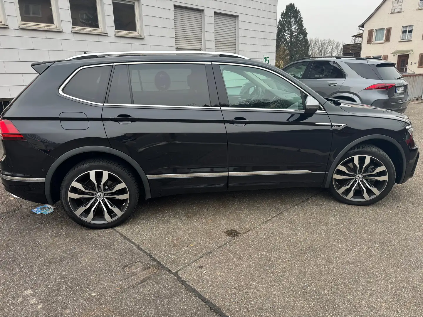 Volkswagen Tiguan Allspace Highline 4Motion LED HUD PANO R-LINE 360 20 ZOLL!! Schwarz - 2