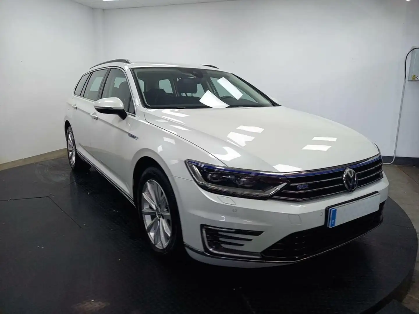 Volkswagen Passat VAR GTE 1.4 TSI BUSINESS PLUG-IN HYBRID Weiß - 1