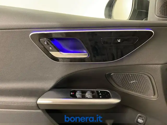 Mercedes-Benz C-Class view 19