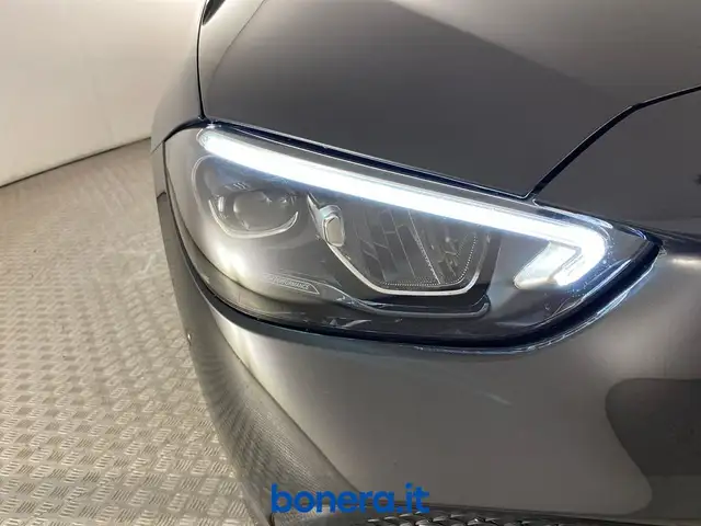 Mercedes-Benz C-Class view 8