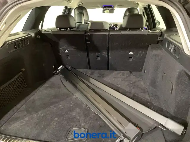 Mercedes-Benz C-Class view 9