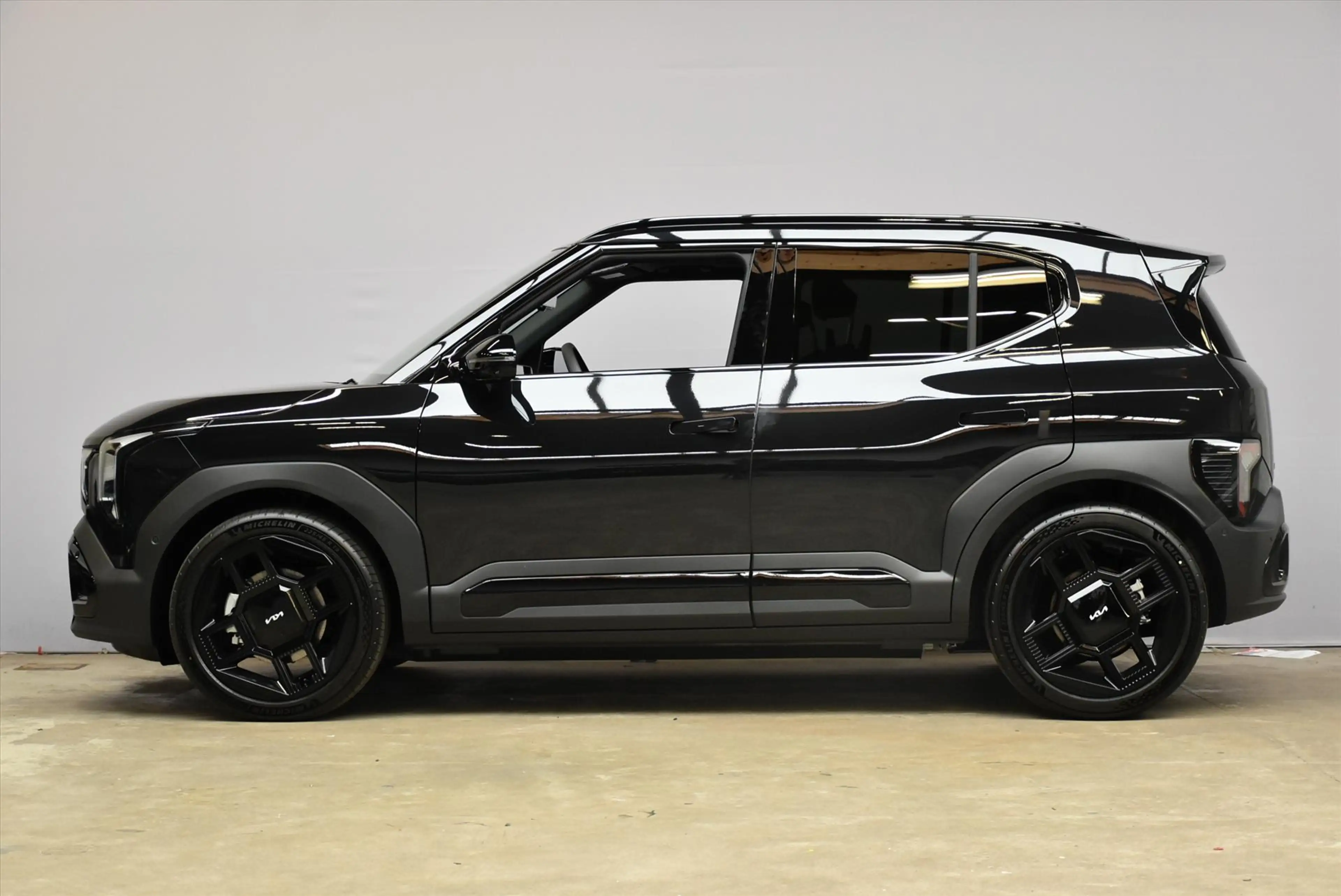 Kia EV2 61 kWh 135pk (5-zits) Black-Line — photo 2