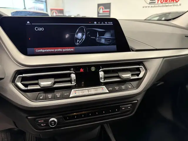 BMW 1 Series view 8