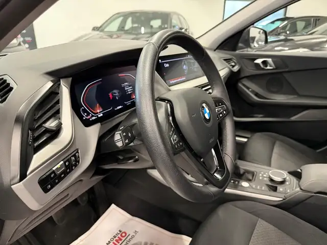 BMW 1 Series view 9