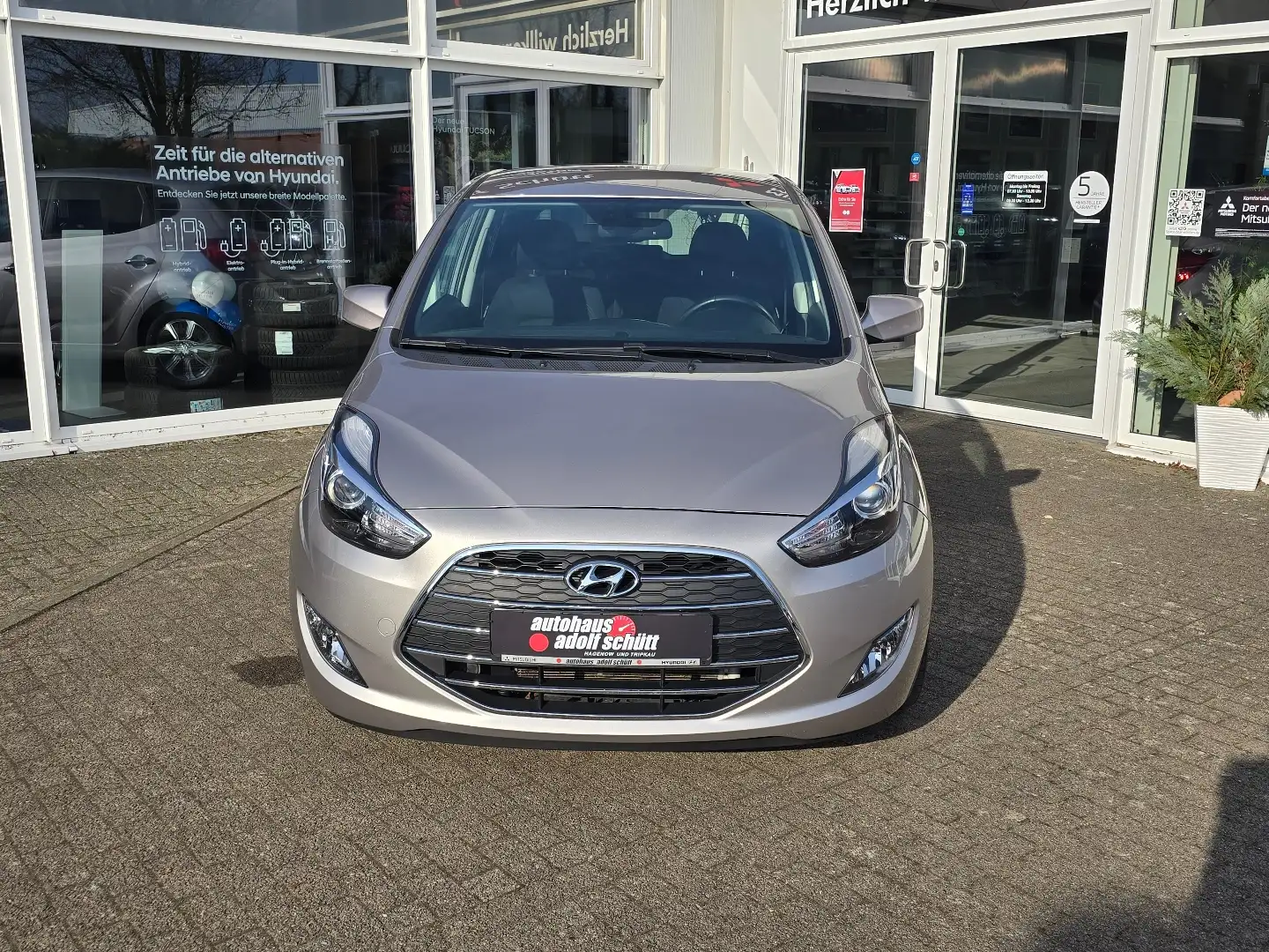 Hyundai iX20 1.6 Trend*AT*Tempomat*KA*SH*Radio/CD/USB* Beige - 2