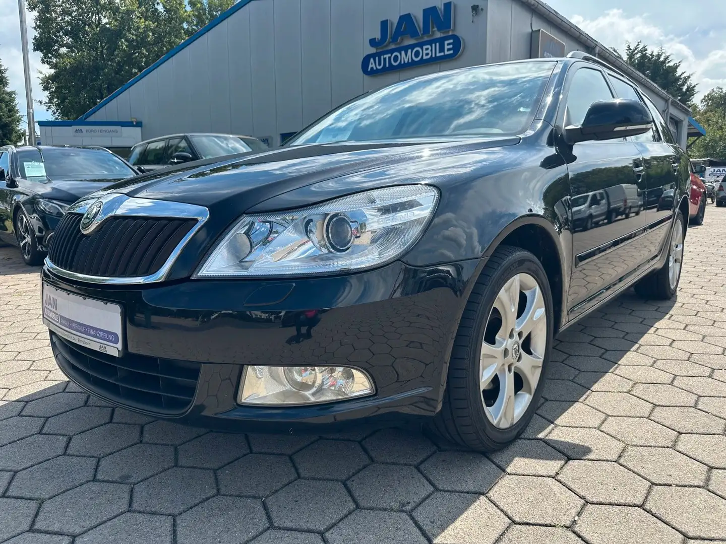 Skoda Octavia Combi Elegance|S-Dach|Alu|SHZ|PDC|Xenon Schwarz - 1