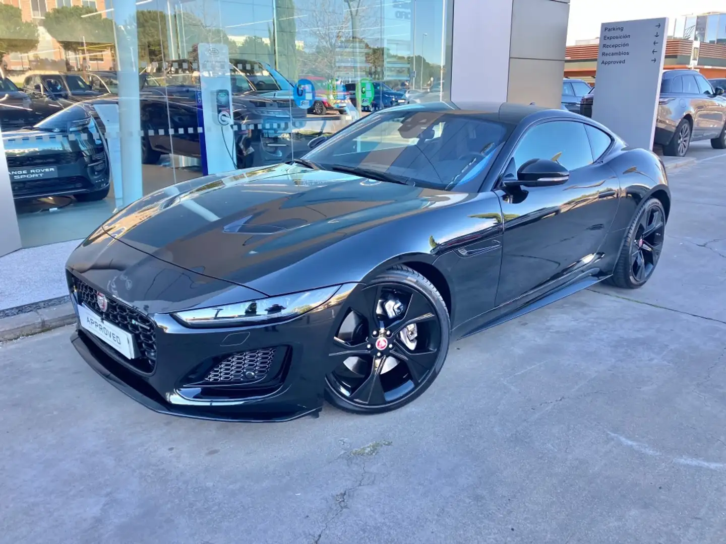Jaguar F-Type Coupé 2.0 I4R-Dynamic Black Aut. 300 Zwart - 2