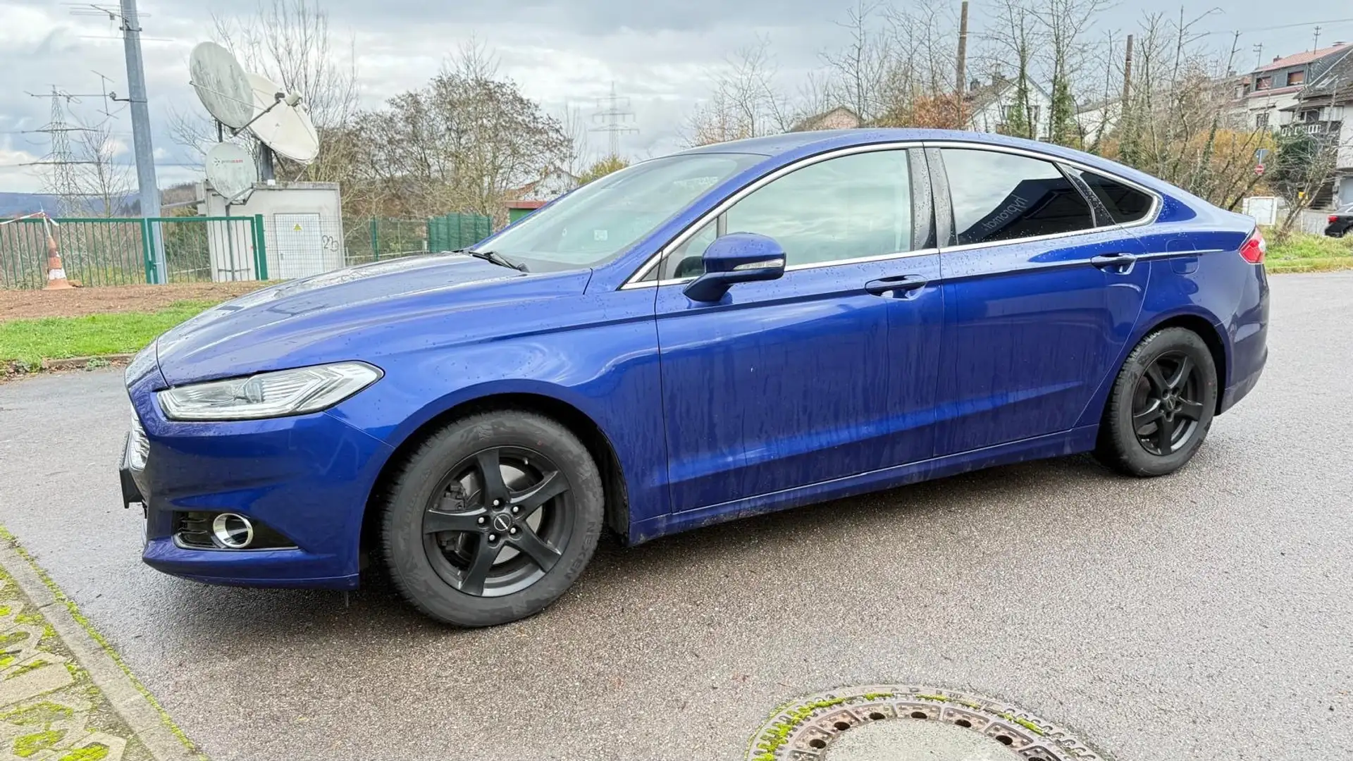 Ford Mondeo Titanium Blau - 2