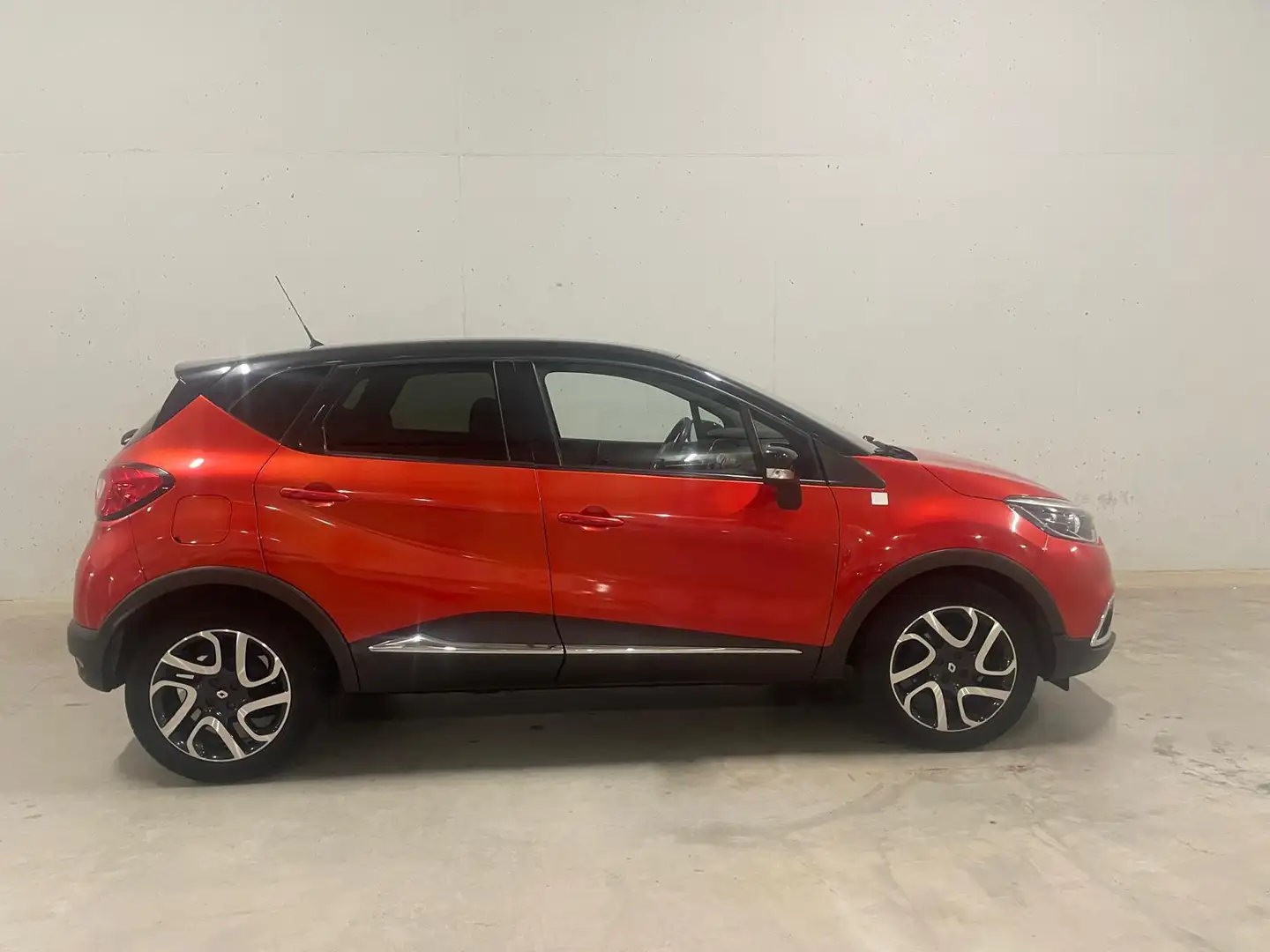 Renault Captur 1.2 TCe Helly Hansen Automaat Navi Rood - 2