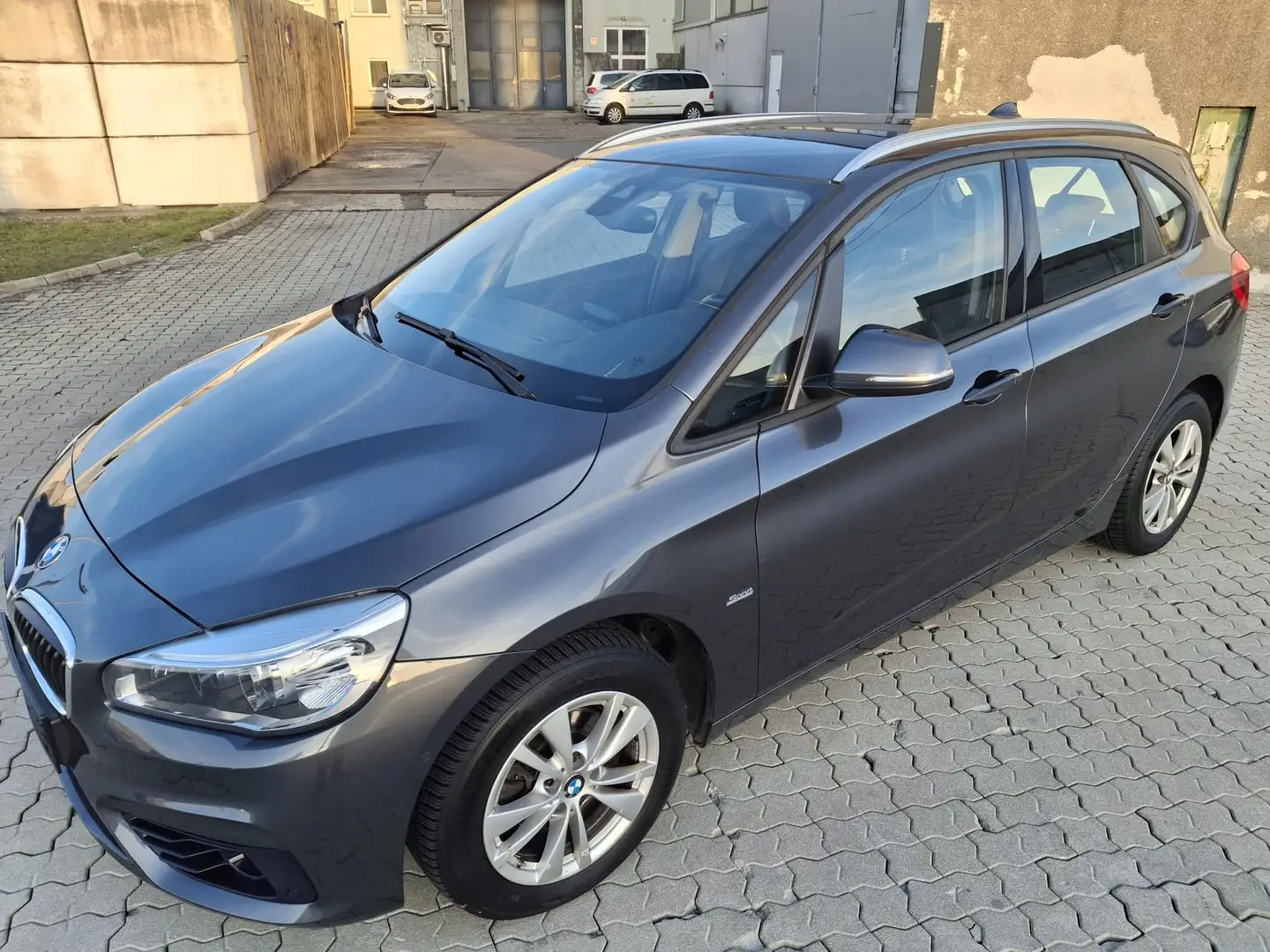 BMW 218 218i Active Tourer Sport Line Aut. Rückfahrcamera Grau - 1