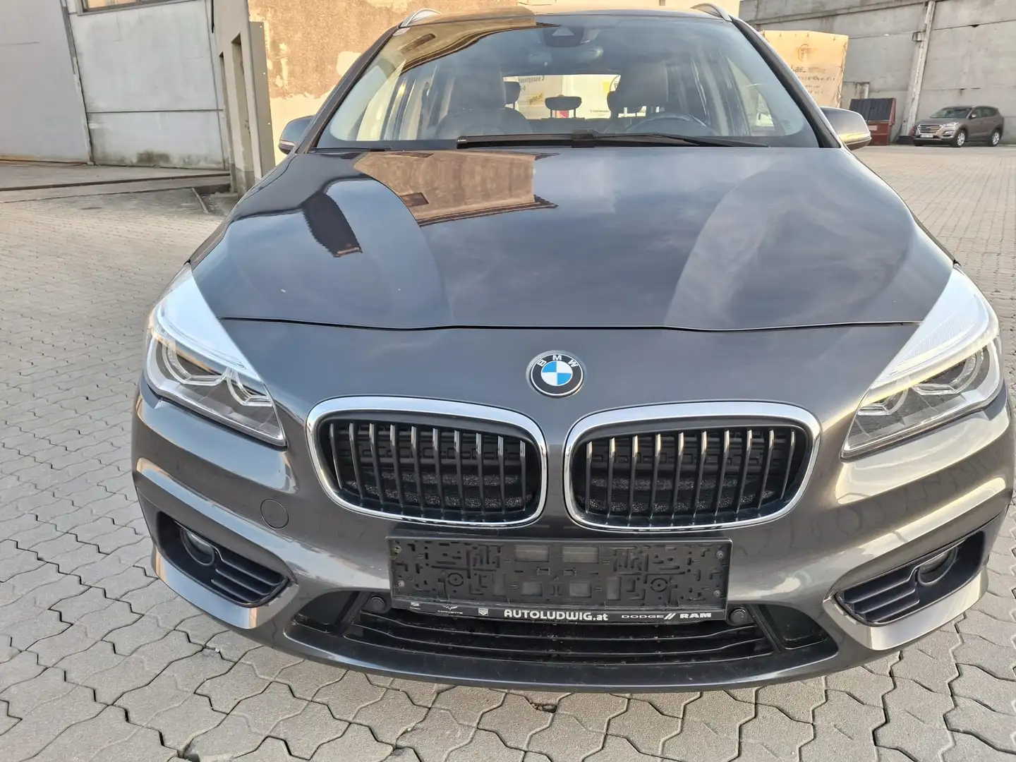 BMW 218 218i Active Tourer Sport Line Aut. Rückfahrcamera Grau - 2