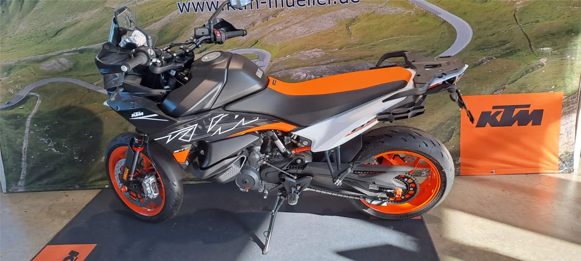 KTM 890 Adventure - 1