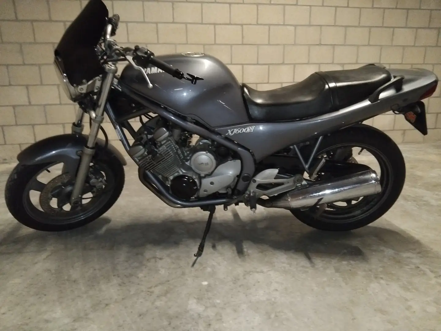 Yamaha XJ 600 Naked diversion 4BR Šedá - 1