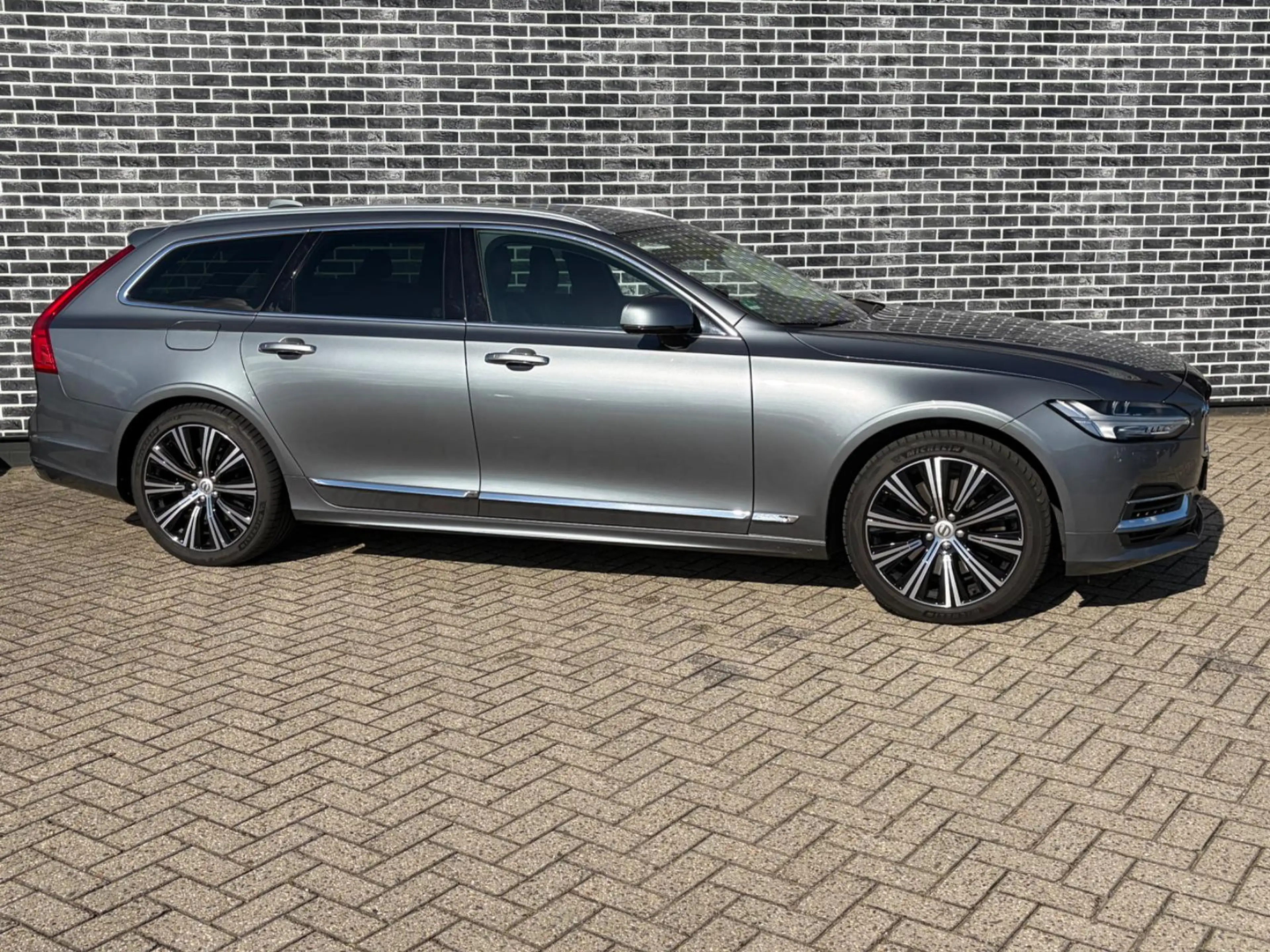 Volvo V90 2.0 T8 AWD Inscription | Plug-in Hybrid (PHEV) | T — photo 3