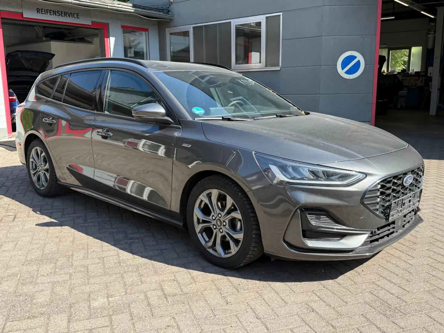 Ford Focus Turnier 1.0 EB ST-Line X LED+NAV+KAM+SHZ+ Grigio - 1