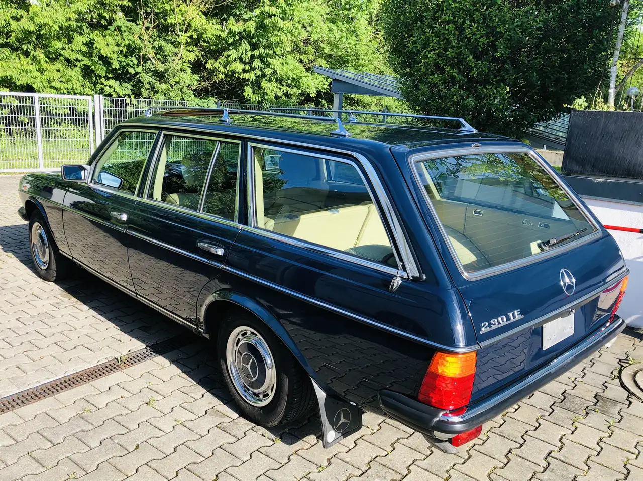 Mercedes-Benz E 230, foto 2