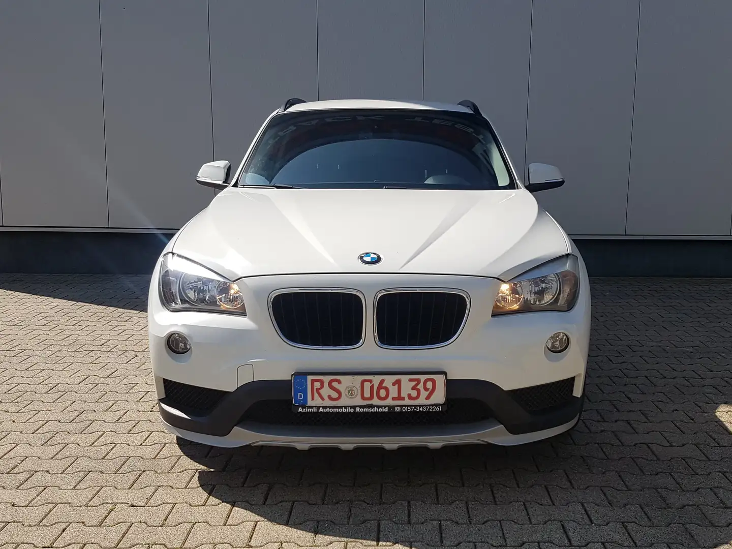 BMW X1 sDrive18i Aut.*SITZHZ./PDC/KLIMAAUT./MULTILENK.* Weiß - 2