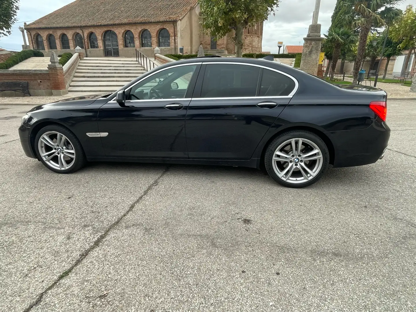BMW 730 730dA Noir - 1