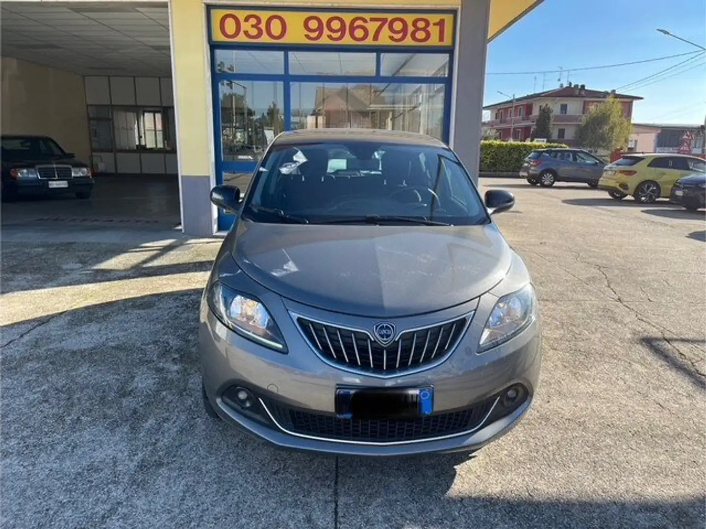 Lancia Ypsilon Ypsilon 1.0 FireFly 5 porte S&S Hybrid Ecochic Go Grigio - 2