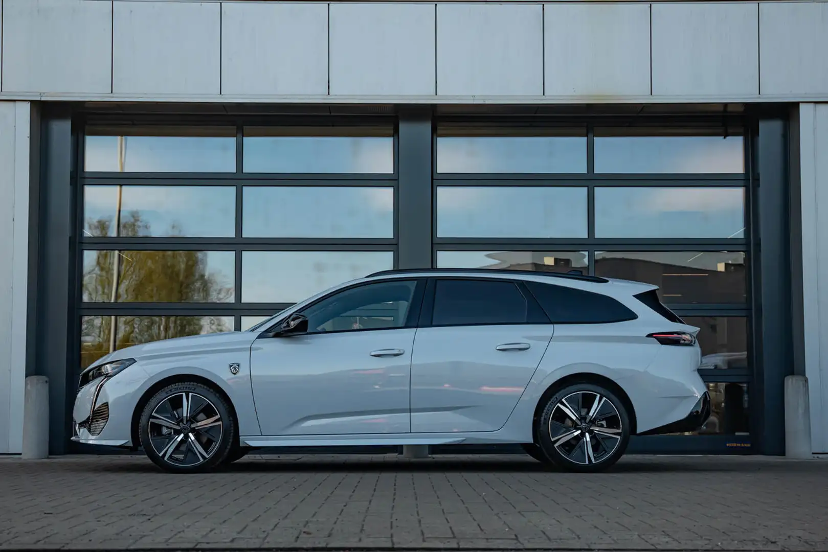 Peugeot 308 SW - GT - 130PK AT - Op Voorraad - Nieuw! Blanc - 2
