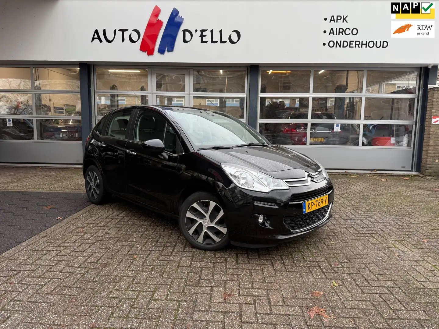 Citroen C3 1.2 PureTech Selection AIRCO-NAVI-DEALERONDRHOUDEN Zwart - 1