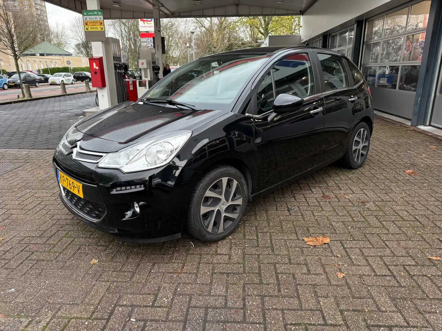 Citroen C3 1.2 PureTech Selection AIRCO-NAVI-DEALERONDRHOUDEN Zwart - 2