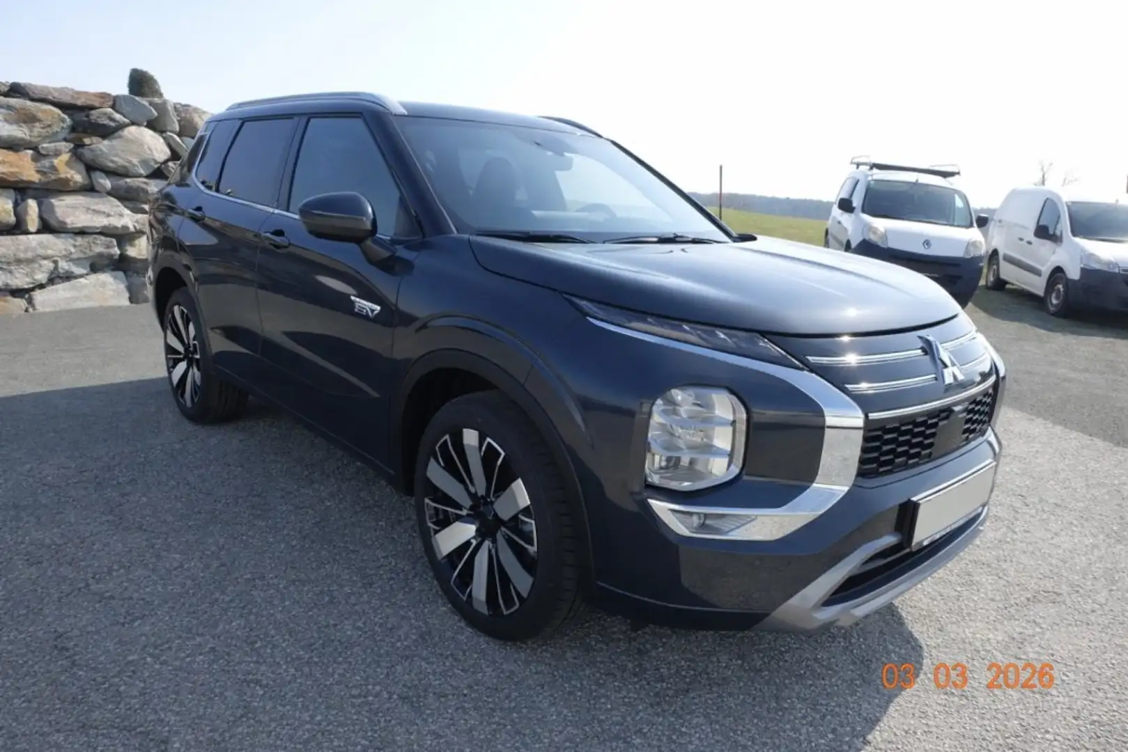 Mitsubishi Outlander PHEV 2,4 ALLRAD Diamond 2-tone Led.Schwarz AT 26 Schwarz - 2