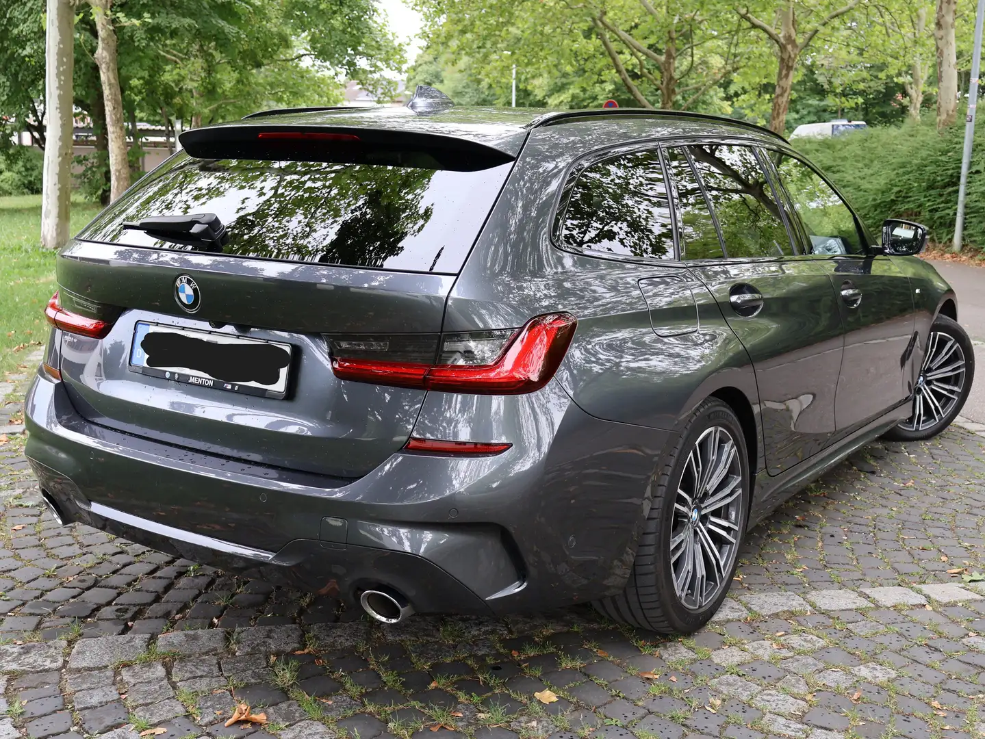 BMW 320 320d Touring Aut. M Sport Grau - 2