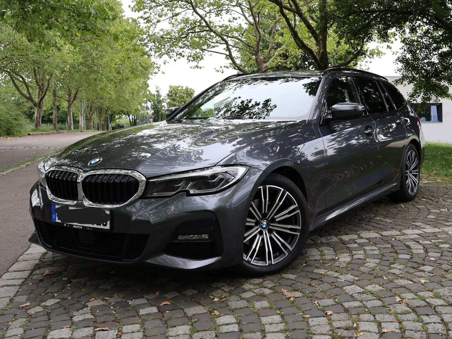 BMW 320 320d Touring Aut. M Sport Grau - 1