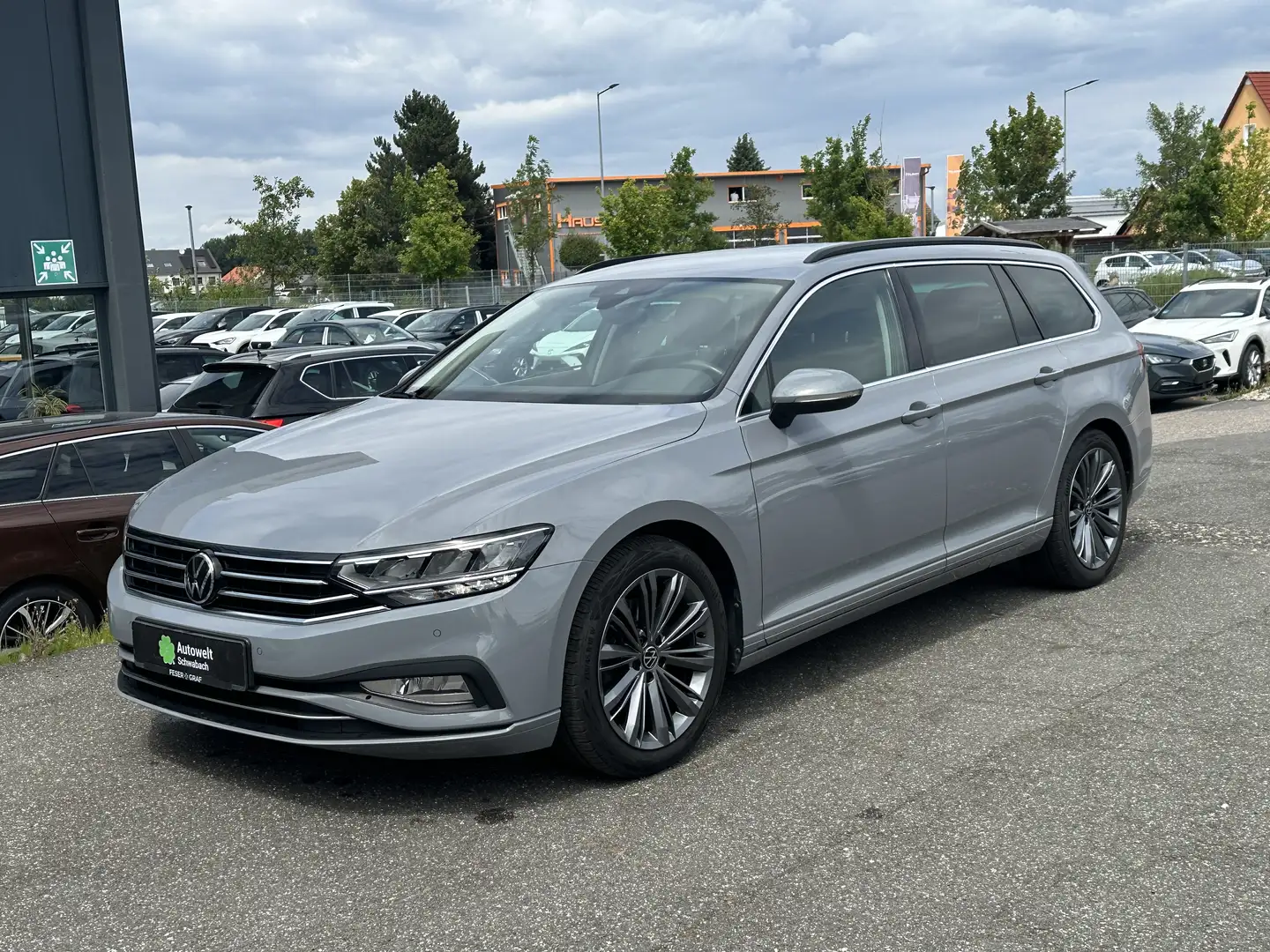 Volkswagen Passat Variant Business 2.0 TDI LED KAMERA ACC Grijs - 2